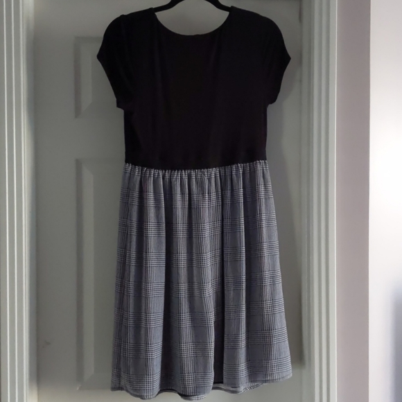 Thyme Maternity dress - Picture 2 of 7